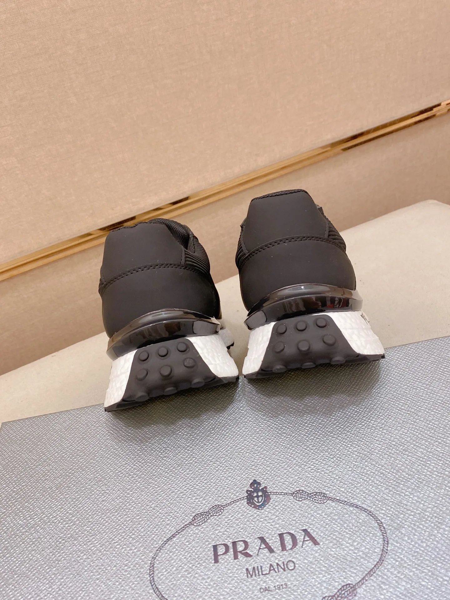 Men's shoes 💰: 462💰 [Prada～Prada] Trendy new styles are on the market. Same style as the official website. Counter quality. Original version. [Strong] [Strong] Imported selected first-layer cowhide. Comfortable and breathable sheepskin lining, fine workmanship, upper layer made of 100% pure cowhide, original last shape, comfortable on the feet, shoe sizes 38 to 44